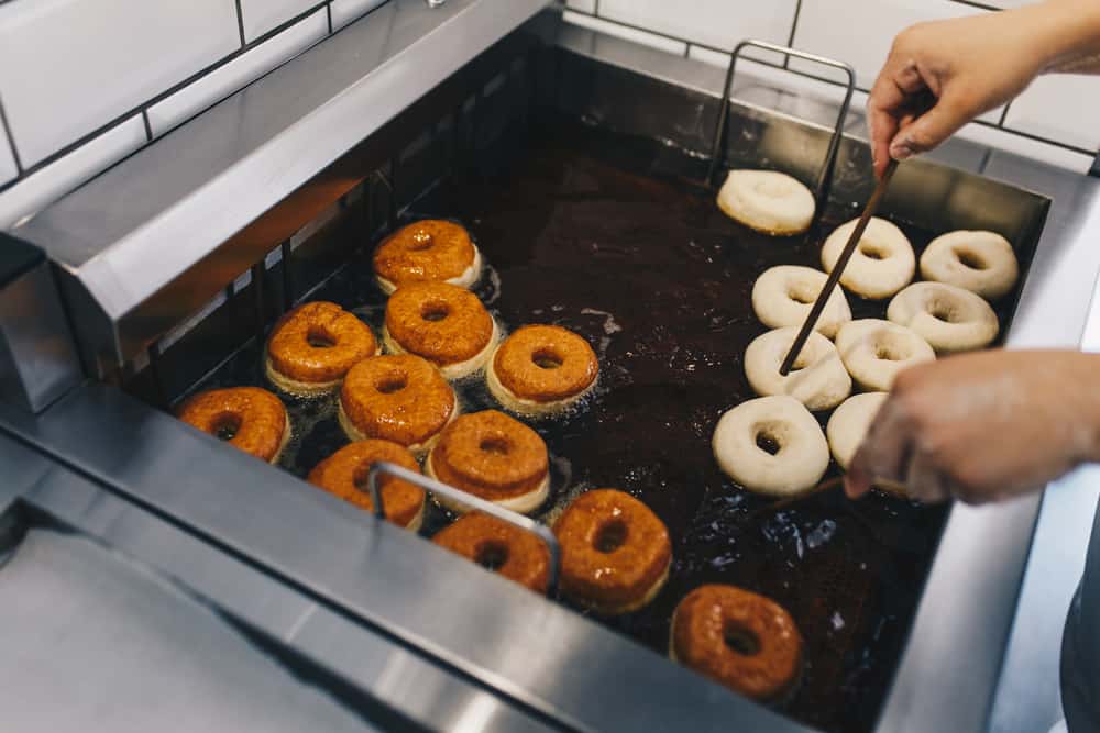 6 Best Oil for Frying Donuts (Healthy Options)