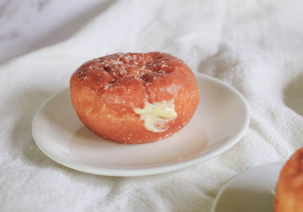 Step by step on how to make lemon-filled donuts