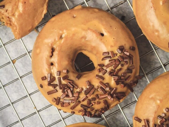 What do you need to make coffee baked donuts?